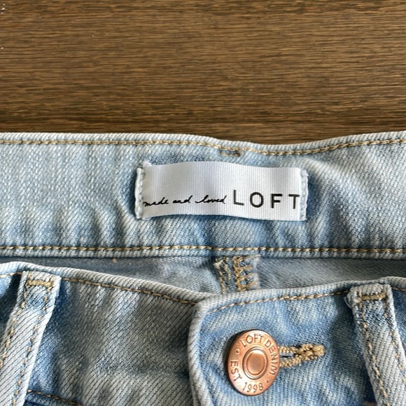 LOFT Petite Light Wash Girlfriend Distressed Denim - Size 0P - Picture 7 of 9